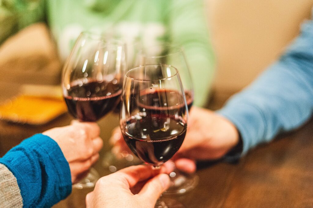 ワインを飲むことが健康に良いかどうかを調べる